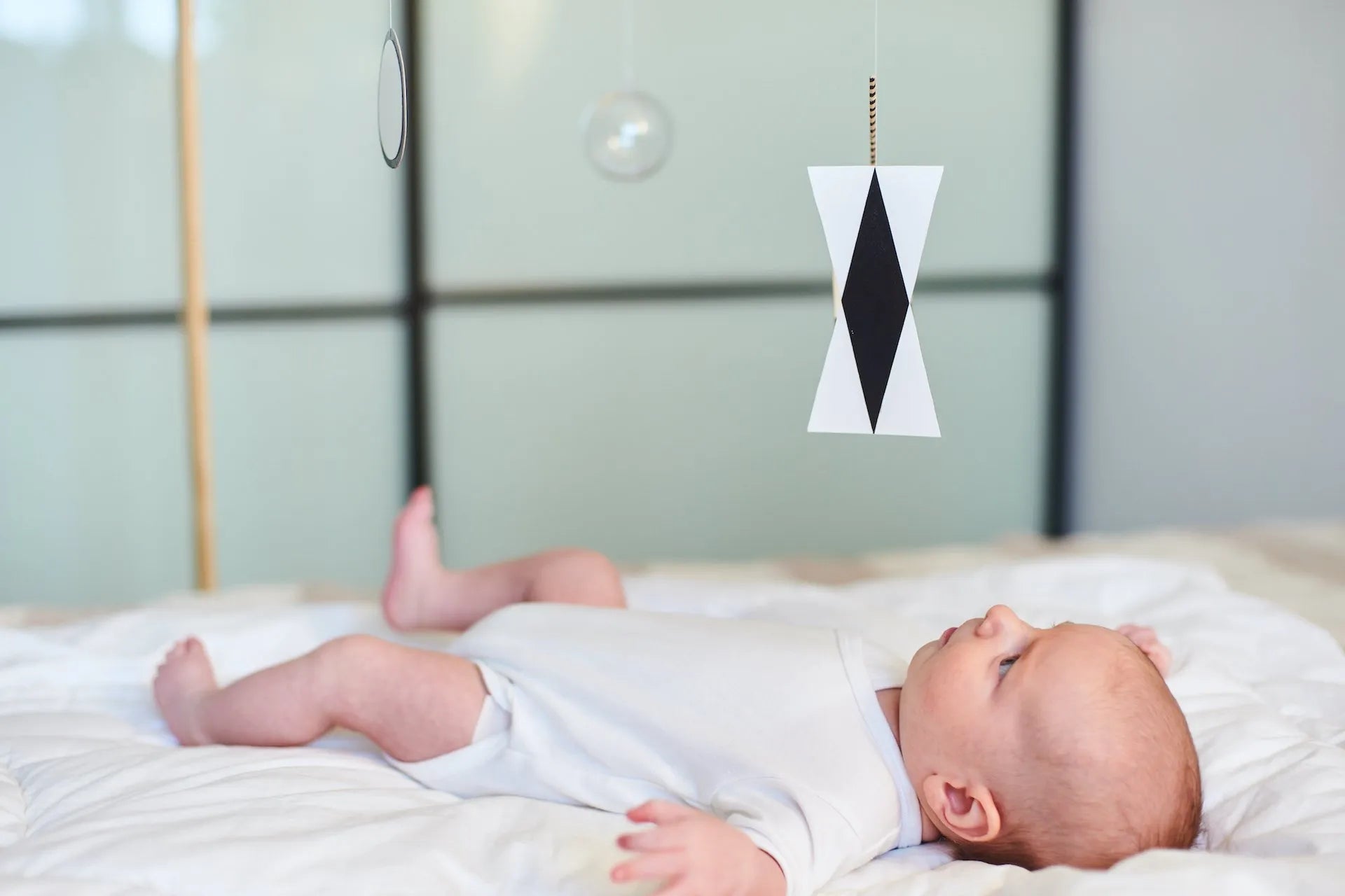A Guide to Montessori Visual Mobiles: Supporting Infant Growth from Birth